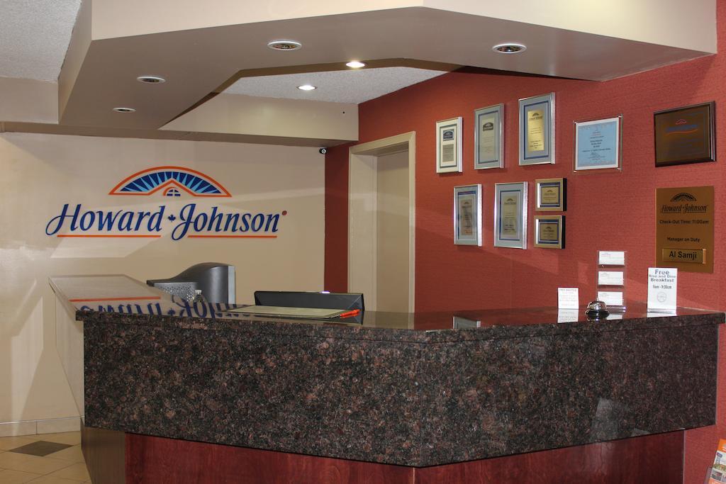 Howard Johnson By Wyndham Ред Дир Интерьер фото